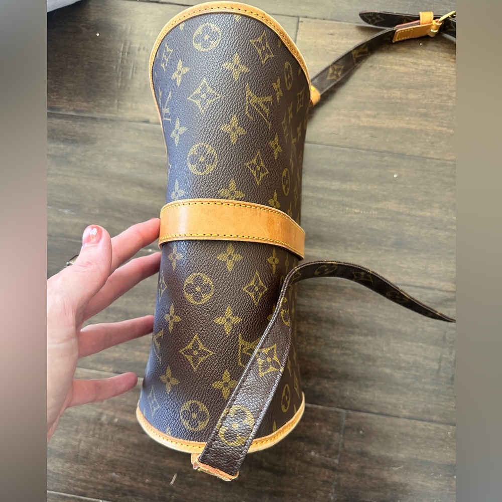 Louis Vuitton Brown Monogram Crossbody with Tan Trim - Picture 4 of 11